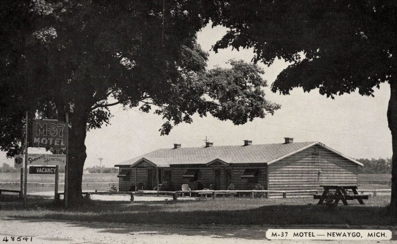 M-37 Motel - Old Postcard